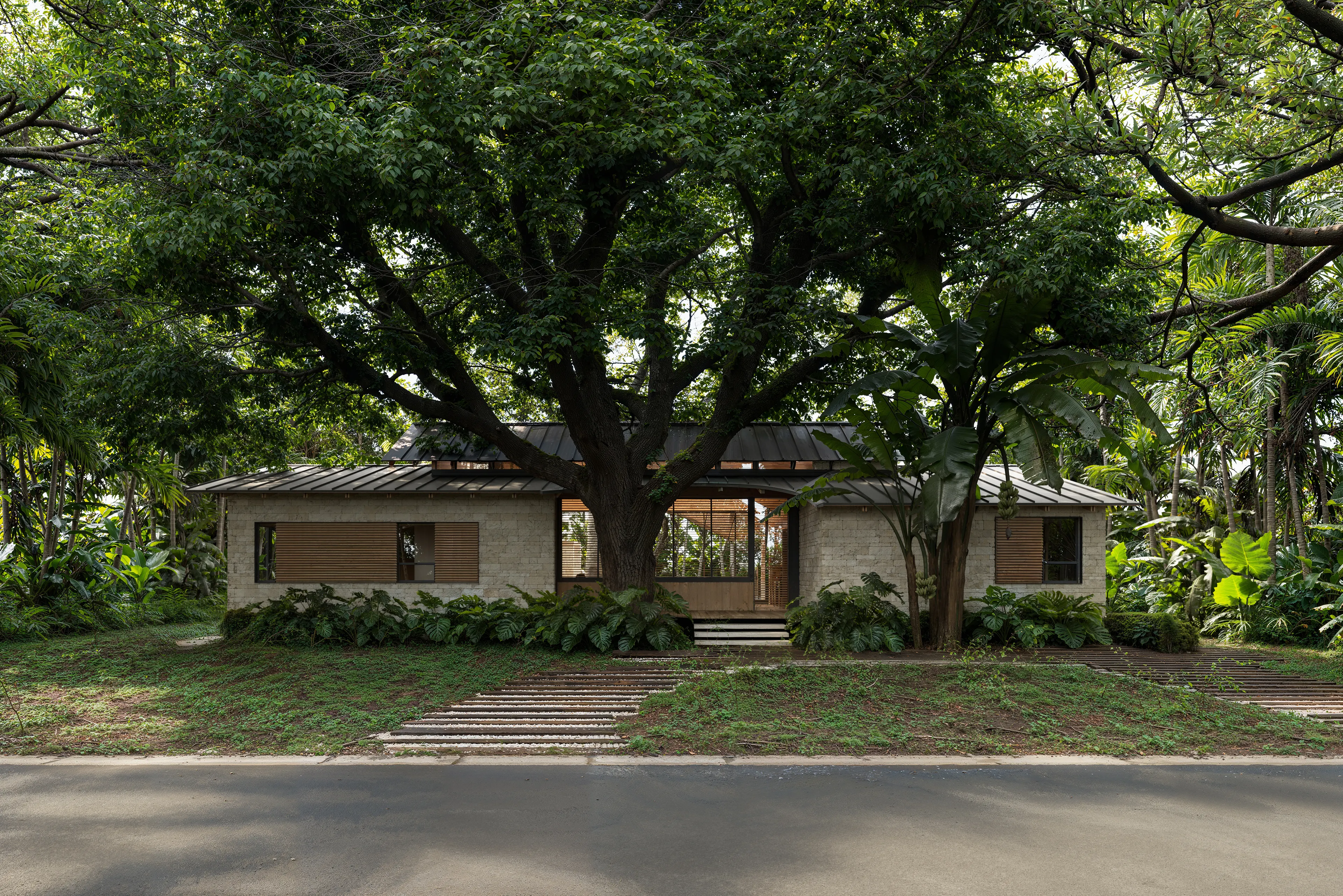 Arrival, the facade under the oaks, the image credited on the award page